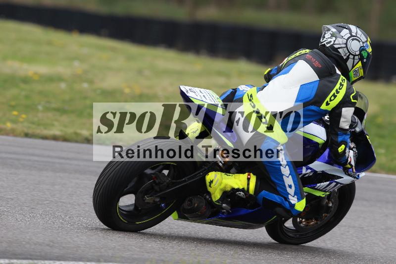 Archiv-2022/13 25.04.2022 Plüss Moto Sport ADR/Freies Fahren/backside